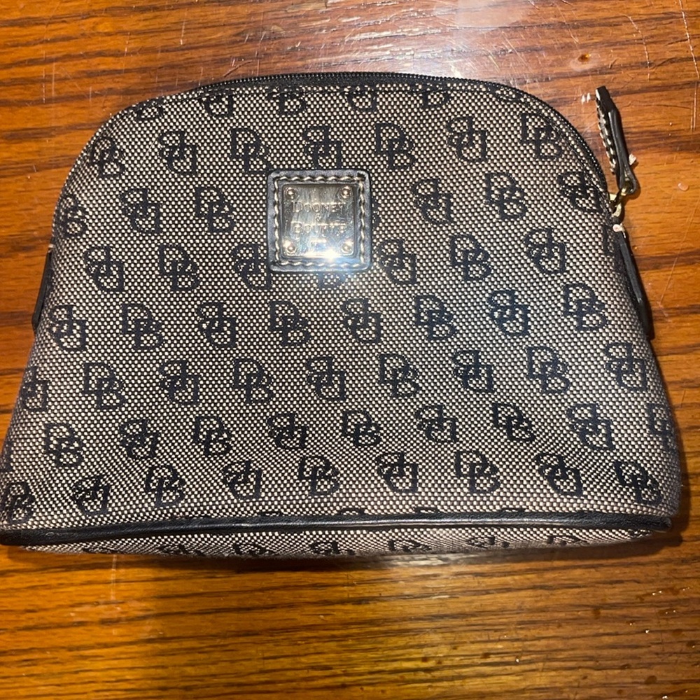 Dooney & Bourke pouch